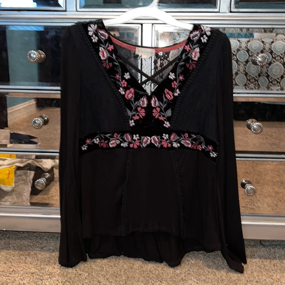 Altar’d State black top